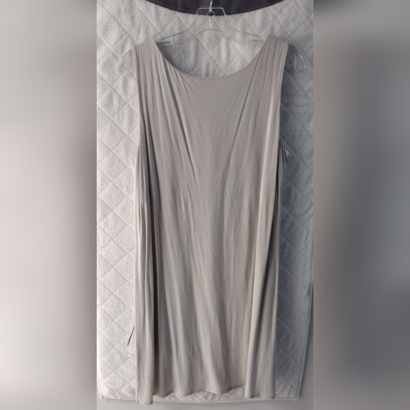 Stella Carakasi woman's sleeveless tunic. EUC. Size Medium. - Picture 3 of 7